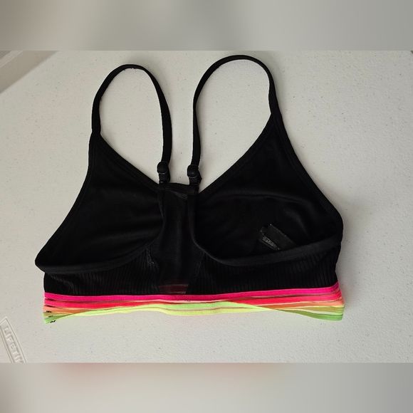 Pink Sport Ultimate lightly lined size S - Picture 2 of 9